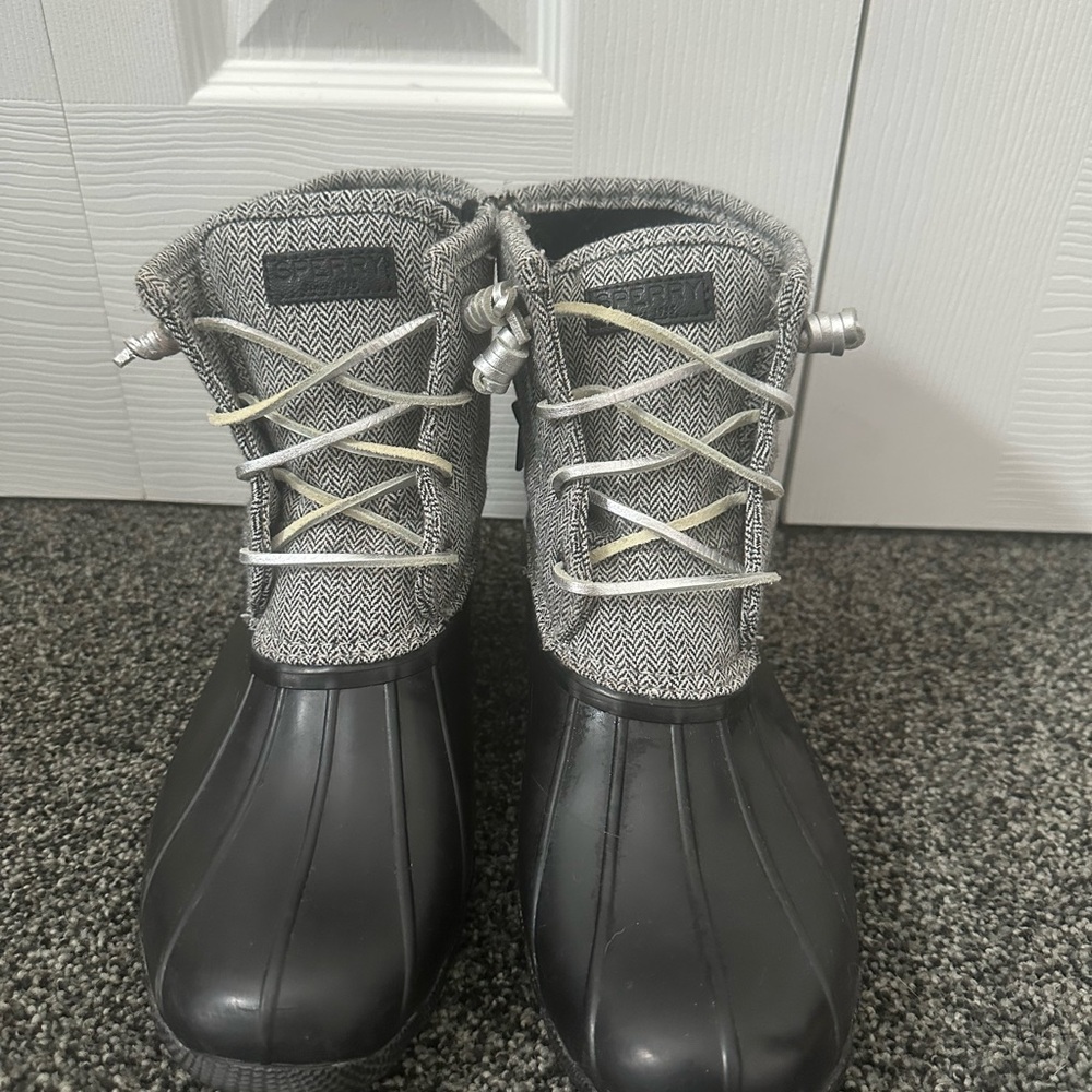 Sperry Kids Boots in Black and Gray